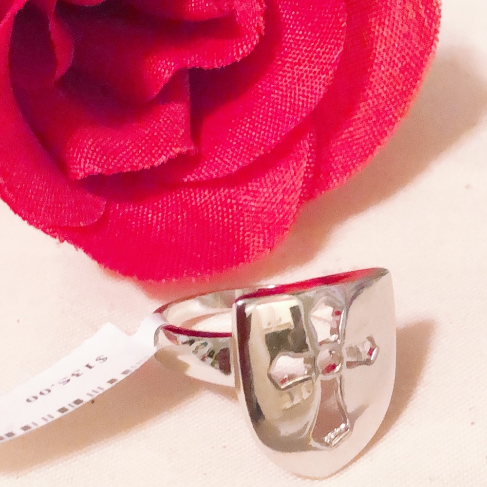 A ring with Cruz